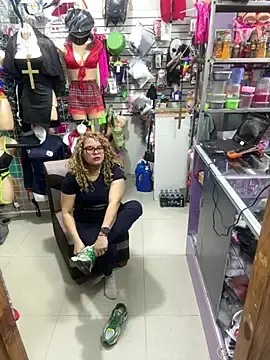 Stripchat Free Porn Cam of ROSALIASSHOP