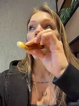 Stripchat Adult Webcam of StreetSquirt