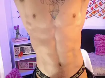Stripchat Live Sex Cam of IanWest_
