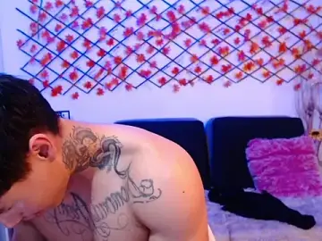 Stripchat Sex Cam of IanWest_