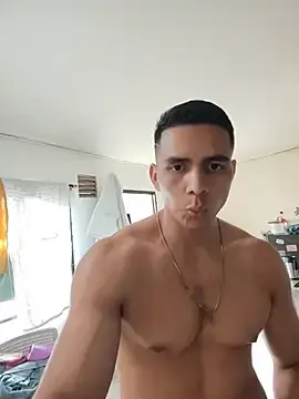 Stripchat Live Sex Cam of ChoreyTaiylor