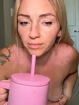 Stripchat Adult Video Chat of MaggieMayI
