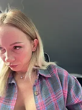 Stripchat Sex Cam of LavenderHot