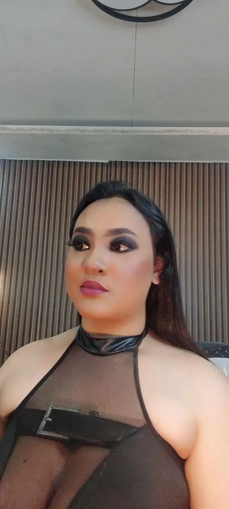 Sexbomb_Ella