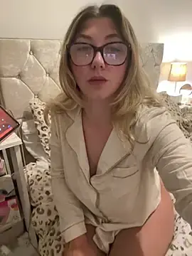 Stripchat Free Porn Cam of LillySpark201