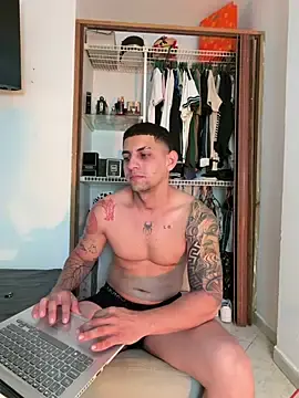 Stripchat Sex Cam of GabrielX77_