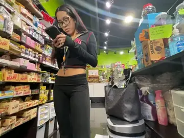 Stripchat Live Sex Cam of c00k13kat