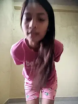 Stripchat Live Porn of Roseyy_001
