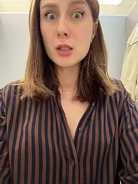 Stripchat Live Sex Cam of Dina_Tease