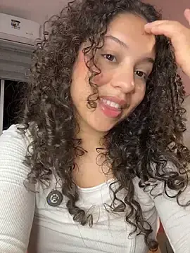 Stripchat Free Porn Cam of Shara_dreams