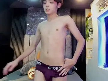 Stripchat Free Porn Cam of MathiasGreen_