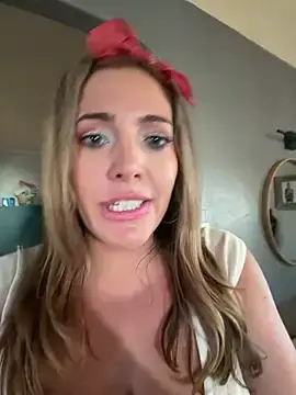 Stripchat Nude Webcam of hollyharmd