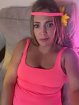 Stripchat Watch Live Sex Cams of hollyharmd