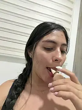 Stripchat Live Sex Cam of Sophie__Foxxx