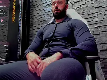 Stripchat Live Sex Cam of David_Big_Daddy