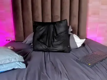 Stripchat Live Sex Cam of Isaac_Grey