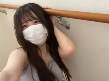 Stripchat Free Porn Cam of miniminimo_o