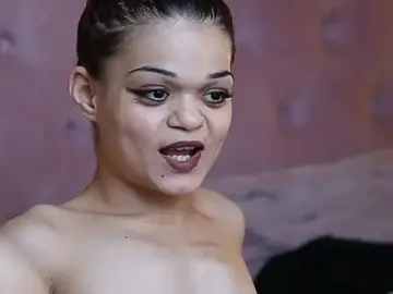 Stripchat Nude Webcam of MaiaMini