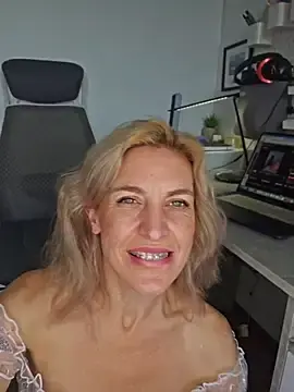 Stripchat Nude Webcam of Lovebackground