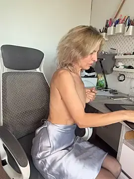 Stripchat Live Sex Cam of Lovebackground