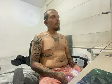 Stripchat Free Live Porn of Maximo_Garcia17