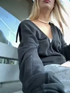 Stripchat Live Sex Cam of blonde_exe
