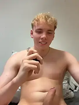 Stripchat Free Porn Cam of David_Deluxe_69