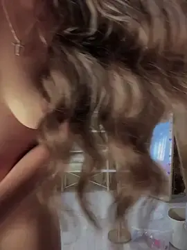 Stripchat Sex Cam of QuietNicole