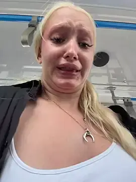 Stripchat Free Porn Cam of Elfi_InPublic