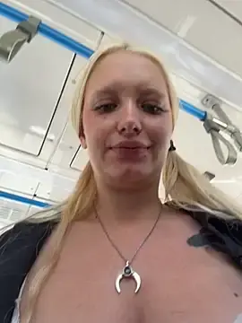 Stripchat Nude Webcam of Elfi_InPublic