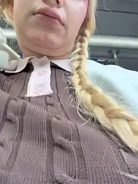 Stripchat Watch Live Sex Cams of Elfi_InPublic