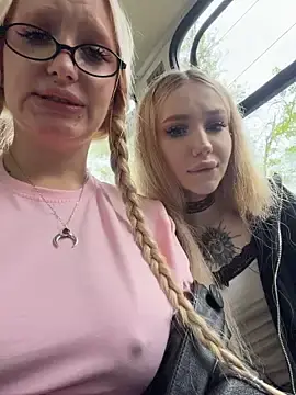 Stripchat Watch Live Sex Cams of Elfi_InPublic