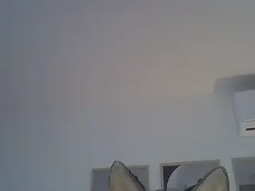 Stripchat Free Porn Cam of SkinnyKitten