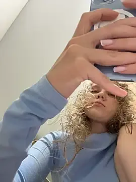 Stripchat Live Sex Cam of Ketitull