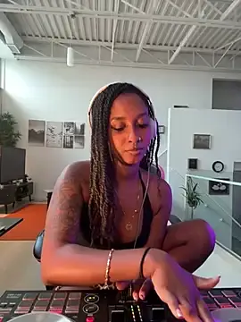 Stripchat Nude Webcam of Your_Paris