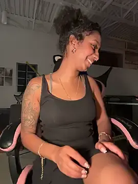 Stripchat Free Porn Cam of Your_Paris