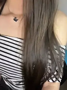 Stripchat Live Sex of Yiyina_17