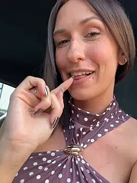 Stripchat Live Sex Cam of lola_tentatiion