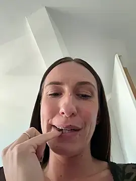 Stripchat Sex Cam of lola_tentatiion
