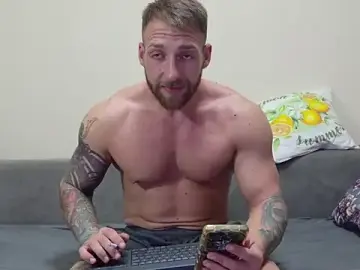 Stripchat Live Sex Cam of TitanInkReal