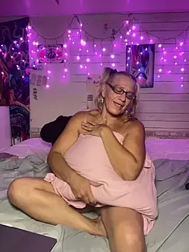 Stripchat Nude Webcam of TrenaAnne