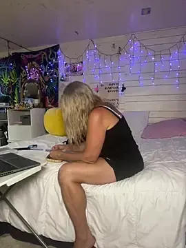 Stripchat Live Sex Cam of TrenaAnne