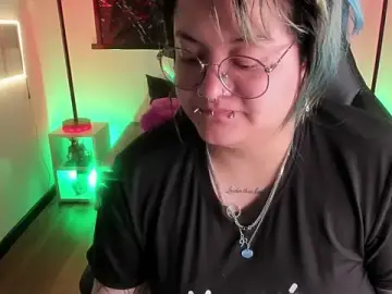 Stripchat Live Sex Cam of lucky-leah