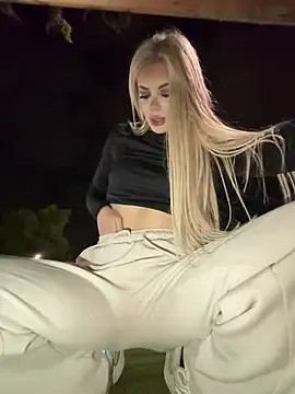 Stripchat Live Sex of AlyssaFoxx_
