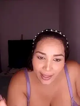 Stripchat Live Sex Cam of Traviesa_vale