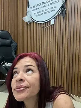 Stripchat Live Sex Cam of Dr_Nathalia_28
