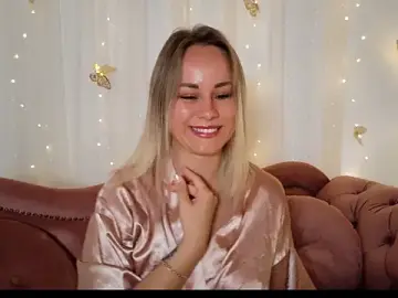 Stripchat Live Sex Cam of cutie_xoxo_