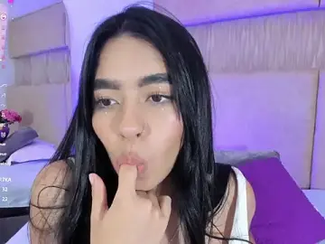 Stripchat Live Sex Cam of _kyraa_