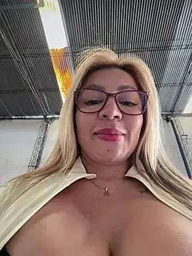 Stripchat Free Porn Cam of DIANITA_1988