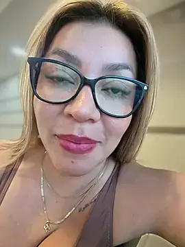 Stripchat Live Sex Cam of DIANITA_1988